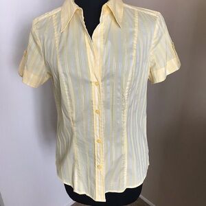 New York & Company Button Down Blouse Pastel Yellow Short Sleeve size Small